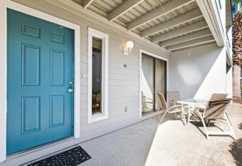 Peach Seashell has Balcony rooms