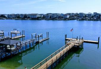 Harbor Inn has Balcony rooms