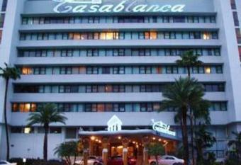 CASABLANCA -Kitchen, Pool, Beach- allows 18 year olds to book a room