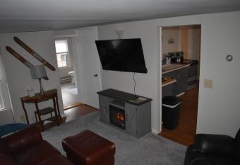 North Creek All Season Rental has Balcony rooms