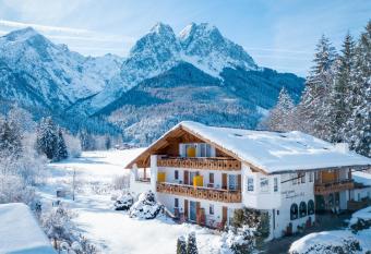 Boutique Hotel L  ngenfelder Hof has Balcony rooms