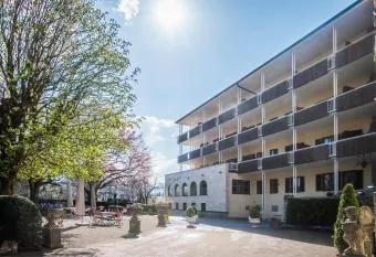 Ferienapartment mit WLAN & S  dwestbalkon am Tegernsee has Balcony rooms