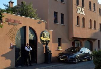 Studio Village Naturiste H  tel Restaurant Libertin Cap d Agde allows 18 year olds to book a room