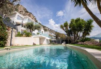 Mont des Olives - Cap D ail- app4 allows 18 year olds to book a room