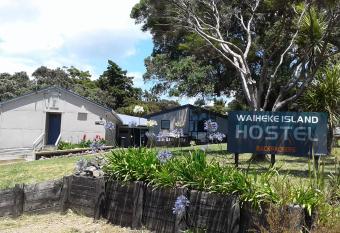 Waiheke Backpackers Hostel allows 18 year olds to book a room