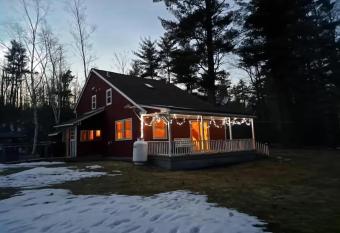 Two Brooks Lodge has Balcony rooms