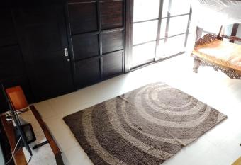 Panorama Bayview Villa has rooms with a private hot tub