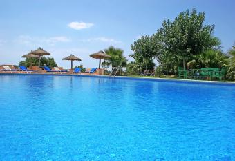 Finca Son Guardiola has Smoking rooms