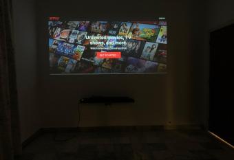 JB Luxury Bungalow by Nest Home 10 pax allows 18 year olds to book a room