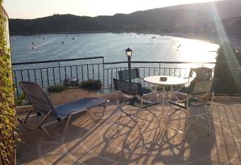 Villa Kiki allows 18 year olds to book a room