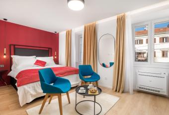 Sweet Nest Korzo allows 18 year olds to book a room