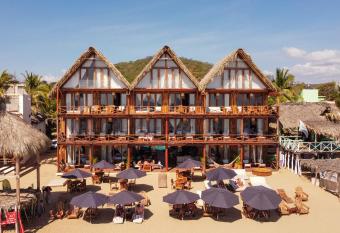 Naked Hotel Zipolite -Adults Only- has Balcony rooms