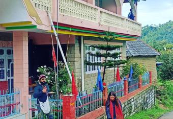 Ritu Raj Home Stay & Cafe has Smoking/Balcony rooms