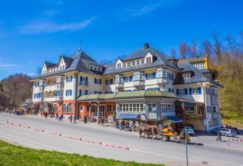 Hotel M  ller allows 18 year olds to book a room