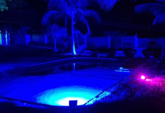 Gran Luha Motel, Hotel e Chal  s has rooms with a private hot tub