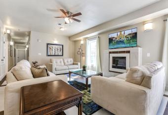 Stunning Condos Near French Quarter has Balcony rooms