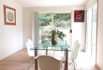 Terrigal beach Magnolia heaven scene has rooms with a private hot tub