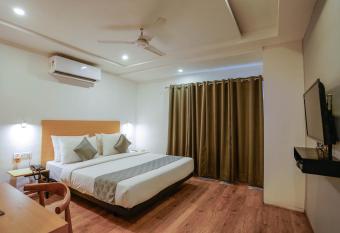Hotel Konark Inn allows 18 year olds to book a room