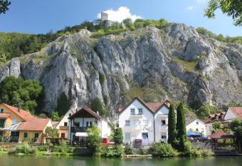 Cafe Altm  hl, Ferienwohnungen G  stehaus Krimhilde direkt am Wasser allows 18 year olds to book a room