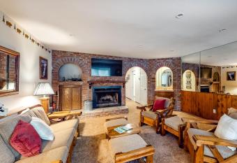 Rosie's Hideaway has Balcony rooms