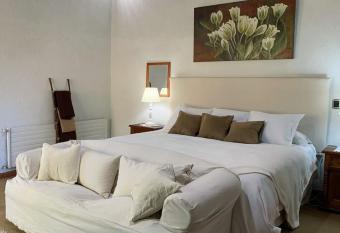 Hotel Pulk   has rooms with a private hot tub