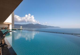 Radisson Hotel Danang allows 18 year olds to book a room