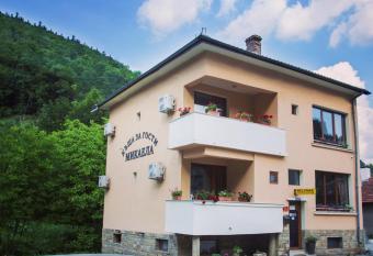 Guest house Mikaela has Balcony rooms