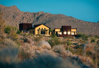 Sacred Sands - Entire Property allows 18 year olds to book a room