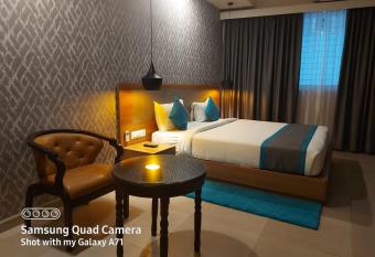 Parkwood Suites Kadubeesanahalli-Fully Vaccinated Staff allows 18 year olds to book a room