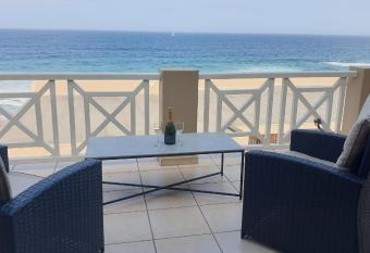 20 Waterfront has Balcony rooms