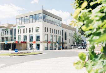 harry s home hotel & apartments allows 18 year olds to book a room