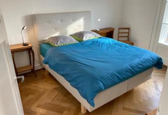 Joli 2 pi  ces dernier   tage, Lausanne centre has Balcony rooms