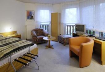 Landgasthaus Hotel H. Kortl  ke allows 18 year olds to book a room