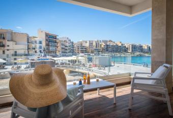 Electra Residence - Luxury Central Beachview Apartment has Balcony rooms