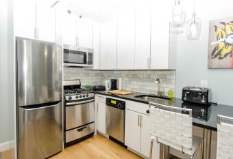 NEWLY RENOVATED HEART OF LOWER EAST SIDE 2BR 1BA, 5 MIN WALK TO SOHO, 1 BLOCK TO WHOLE FOODS, WASHER DRYER! allows 18 year olds to book a room