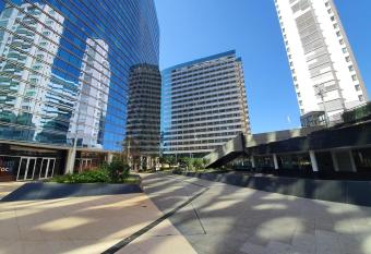 Vision Executive Premium , Vista Esplanada allows 18 year olds to book a room