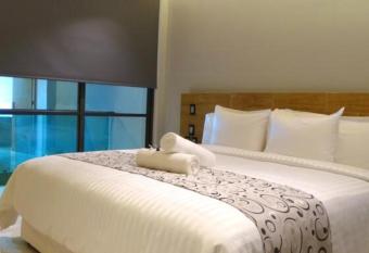 Hotel Kavia Plus allows 18 year olds to book a room