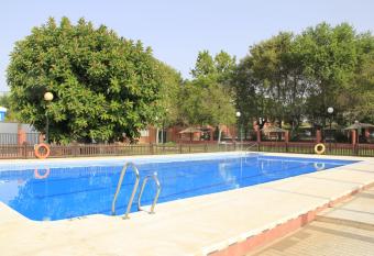 villamontecarmelo vacaciones has rooms with a private hot tub