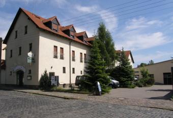 Hotel Zum Abschlepphof allows 18 year olds to book a room