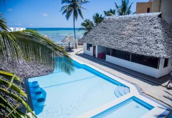 Sheratton Beach Villagio allows 18 year olds to book a room