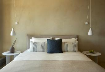 PAROCKS Luxury Hotel & Spa allows 18 year olds to book a room