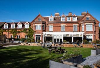 The Cliff House Hotel allows 18 year olds to book a room
