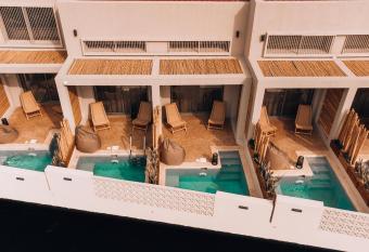 Amoessa Boutique - Adults Only allows 18 year olds to book a room