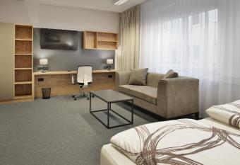 BELLEVUE-Boardinghouse allows 18 year olds to book a room