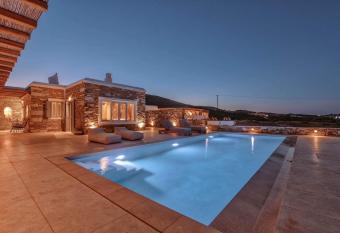 Levantes Villa Panagia beach has Balcony rooms