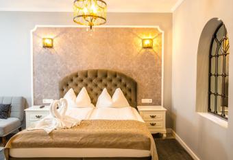 Casa Brainer allows 18 year olds to book a room