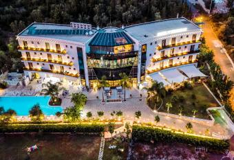 Splendor Hotel & Spa has Balcony rooms