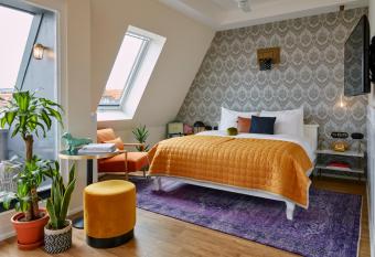 Max Brown Hotel Ku damm, part of Sircle Collection has Balcony rooms