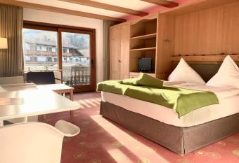 Sonnhof Apartments Tegernsee - zentral, ruhig, perfekt f  r Urlaub & Arbeit has Balcony rooms