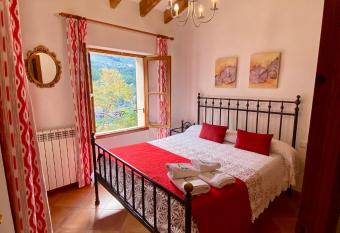 Hostal Villa Verde-Adults Only allows 18 year olds to book a room